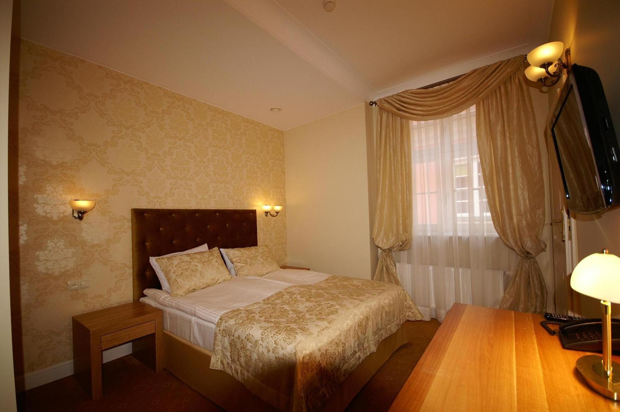 Hotel Kolegiacki พอซนาน ภายนอก รูปภาพ