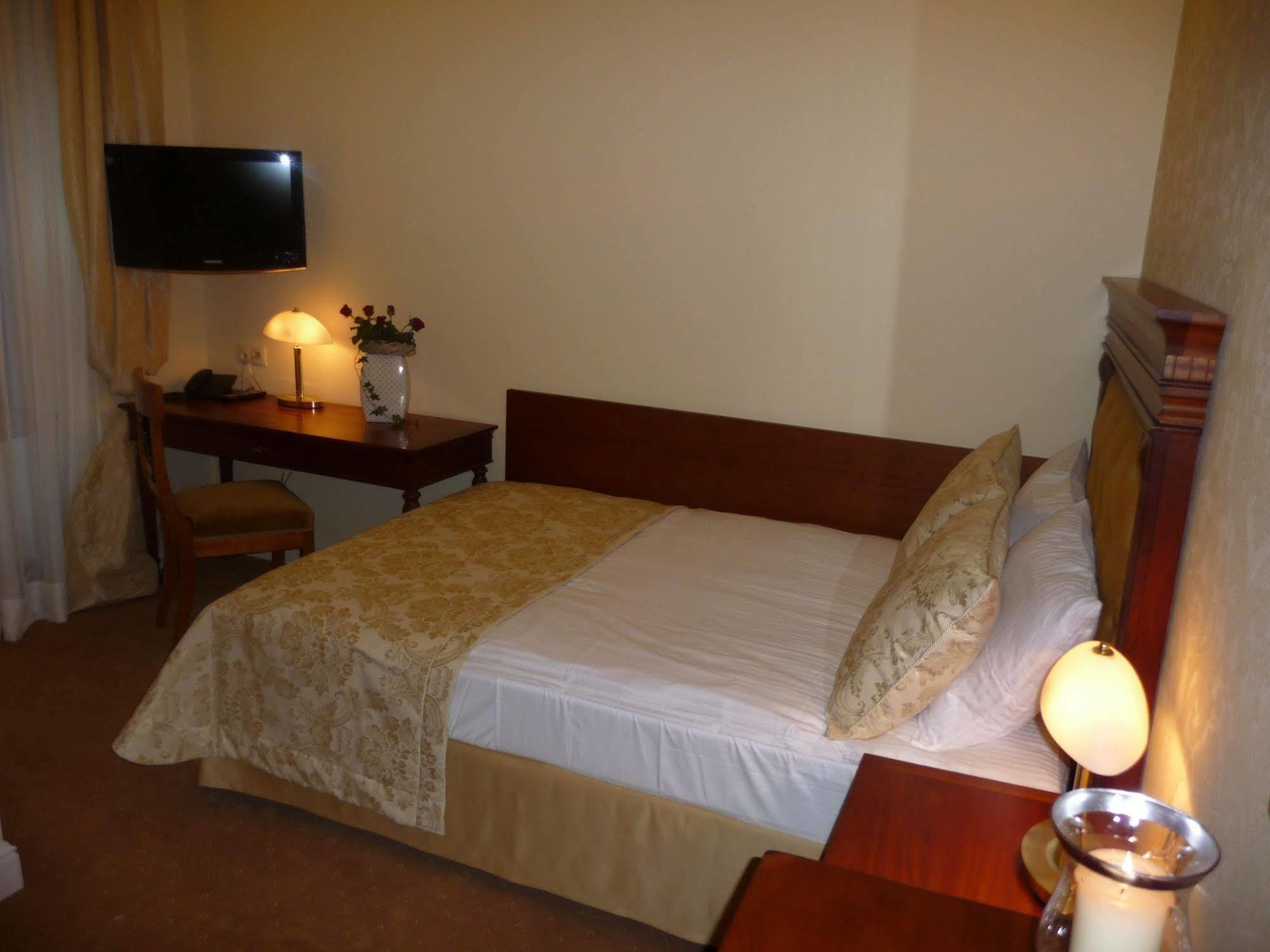 Hotel Kolegiacki พอซนาน ภายนอก รูปภาพ